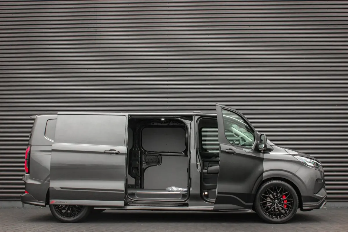340 L2H1 SPORT 71 kWh 218PK / JB- EDITON / CAMERA / 370KM RANGE / APPLE CARPLAY /DRIVERS-