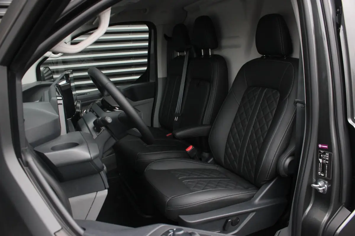 340 L2H1 SPORT 71 kWh 218PK / JB- EDITON / CAMERA / 370KM RANGE / APPLE CARPLAY /DRIVERS-
