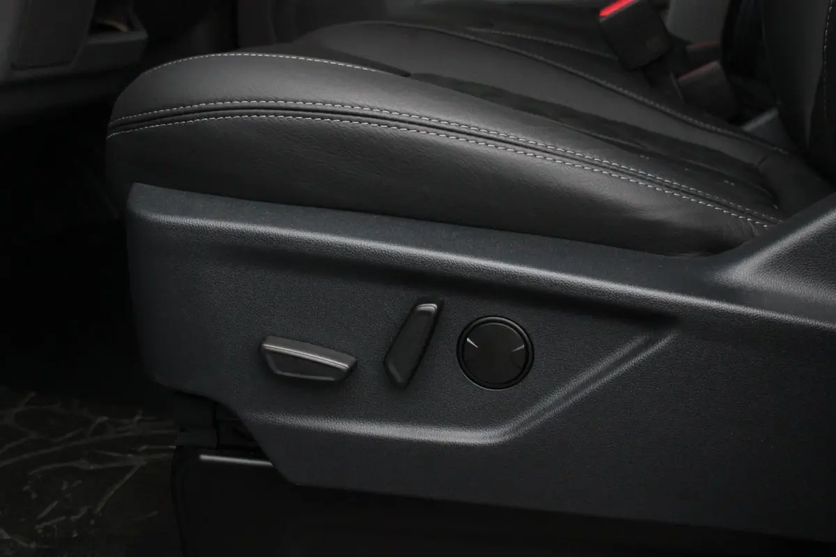340 L2H1 SPORT 71 kWh 218PK / JB- EDITON / CAMERA / 370KM RANGE / APPLE CARPLAY /DRIVERS-