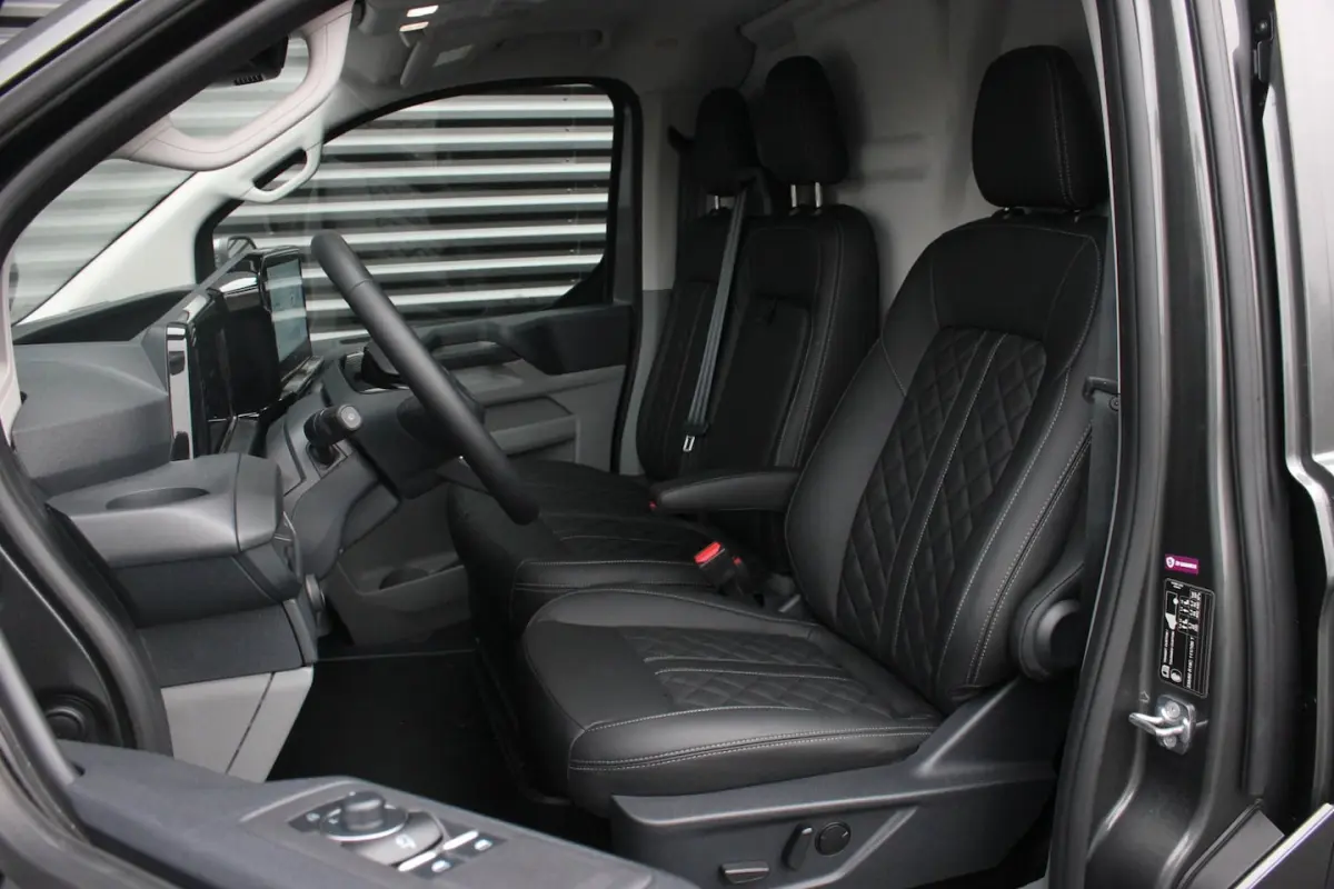 340 L2H1 SPORT 71 kWh 218PK / JB- EDITON / CAMERA / 370KM RANGE / APPLE CARPLAY /DRIVERS-