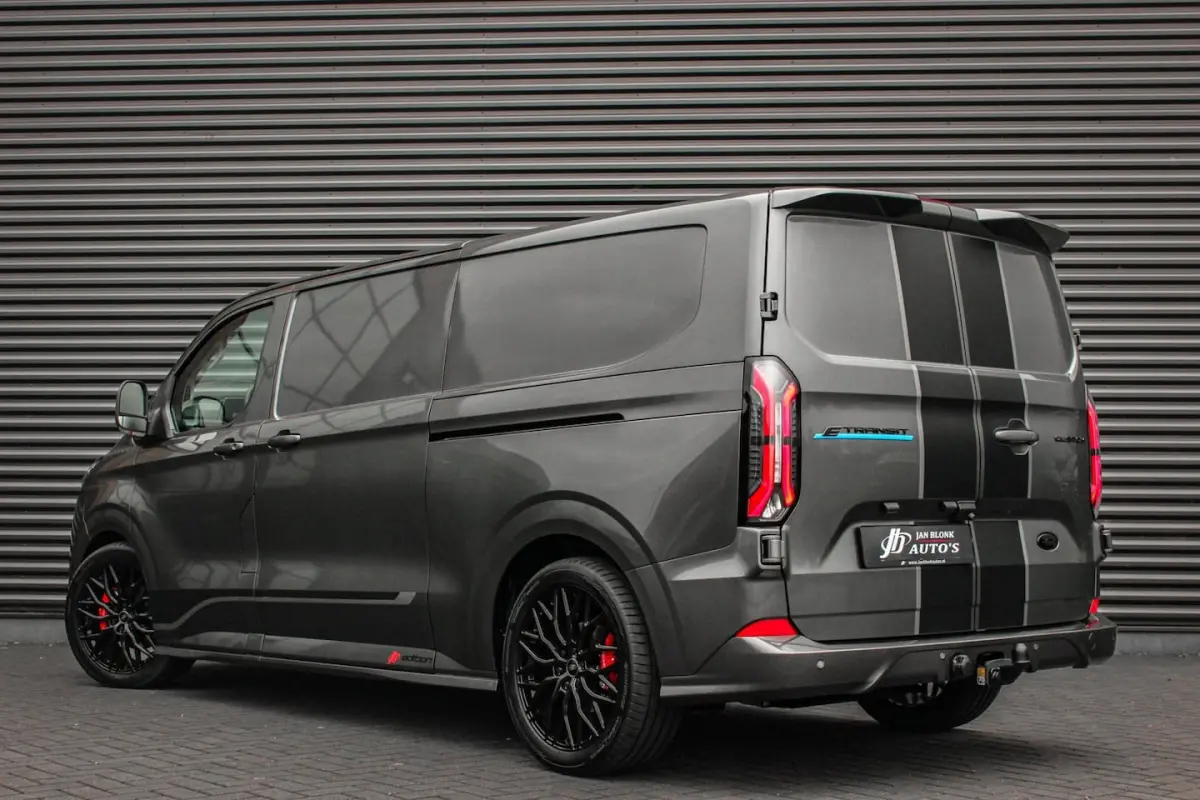 340 L2H1 SPORT 71 kWh 218PK / JB- EDITON / CAMERA / 370KM RANGE / APPLE CARPLAY /DRIVERS-