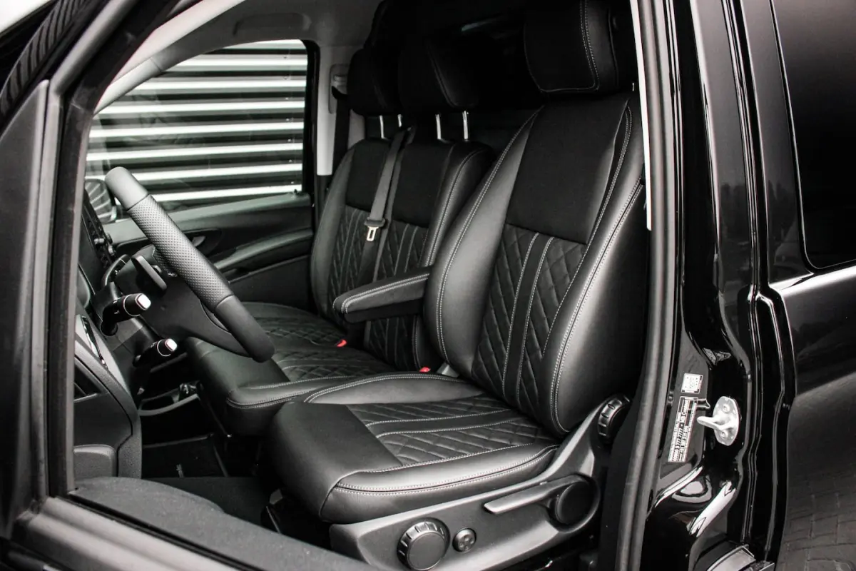 225PK EXTRA LANG JB- EDITION FULL BLACK / AMG / SPOILER / VERLAGINGSVEREN / NAVIGATIE / SI