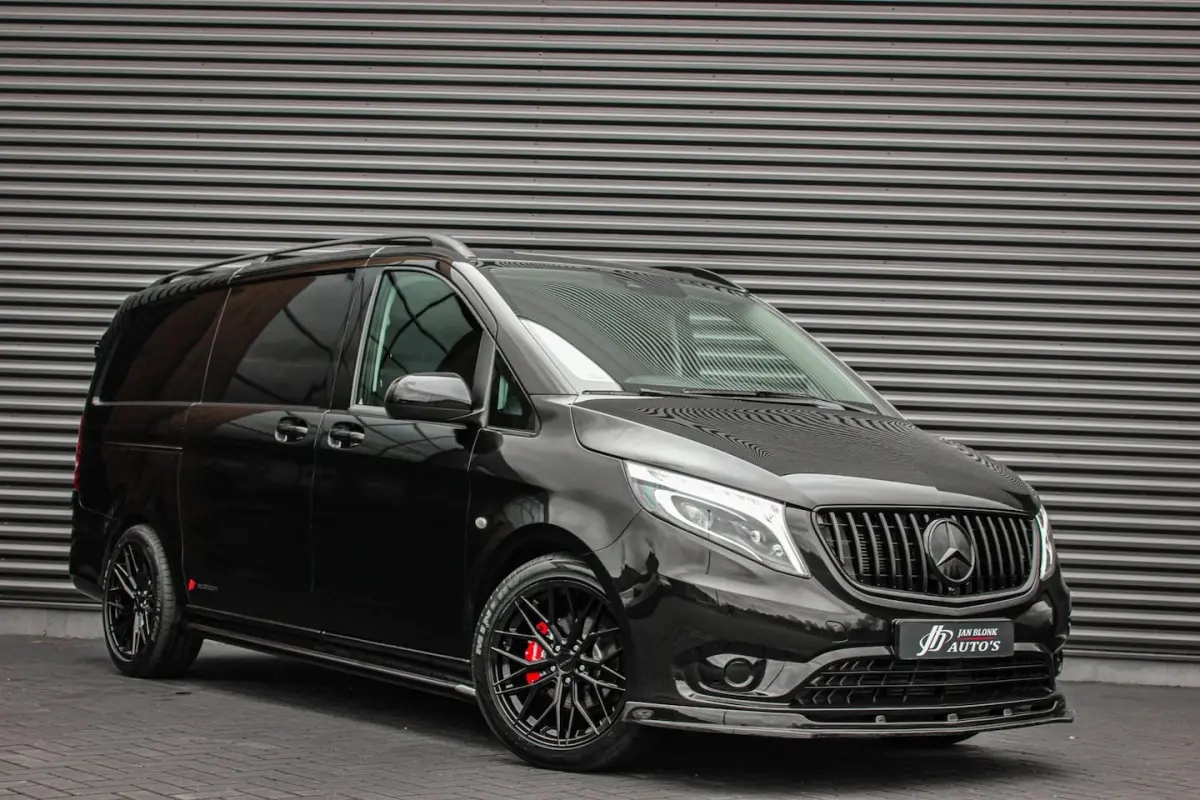225PK EXTRA LANG JB- EDITION FULL BLACK / AMG / SPOILER / VERLAGINGSVEREN / NAVIGATIE / SI