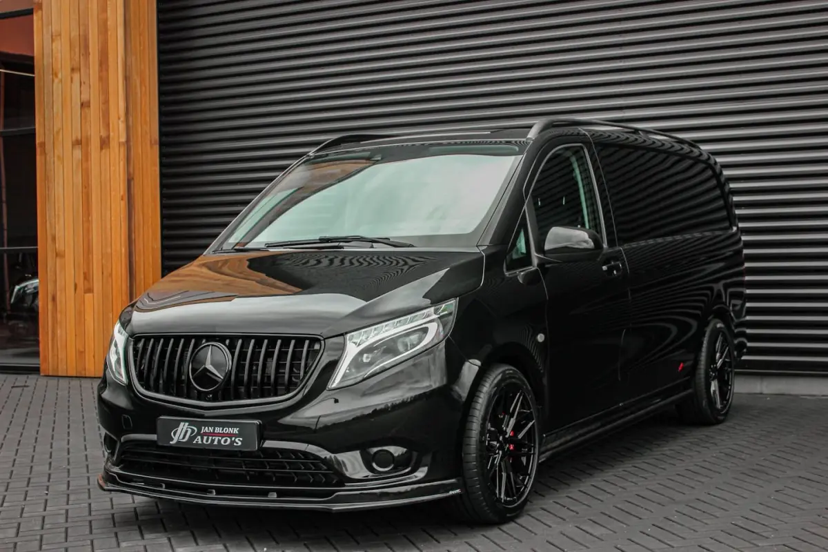 225PK EXTRA LANG JB- EDITION FULL BLACK / AMG / SPOILER / VERLAGINGSVEREN / NAVIGATIE / SI