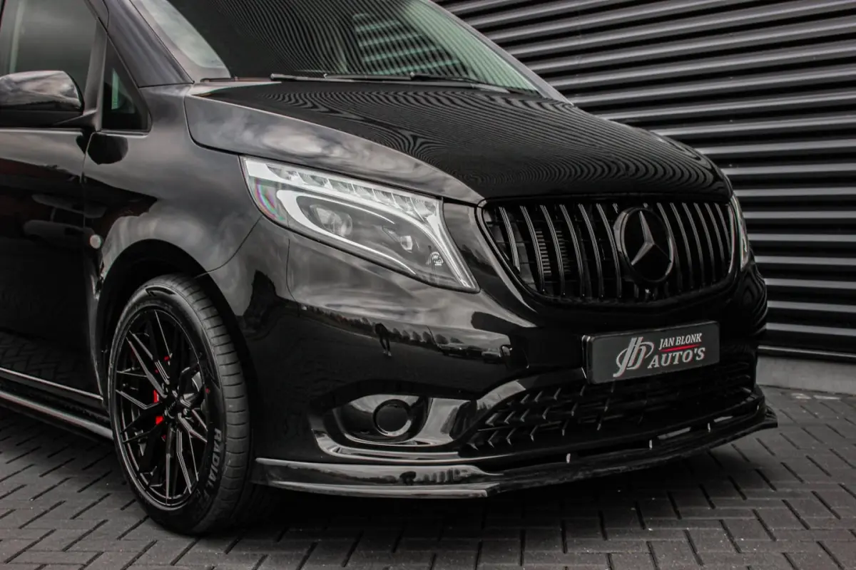 225PK EXTRA LANG JB- EDITION FULL BLACK / AMG / SPOILER / VERLAGINGSVEREN / NAVIGATIE / SI