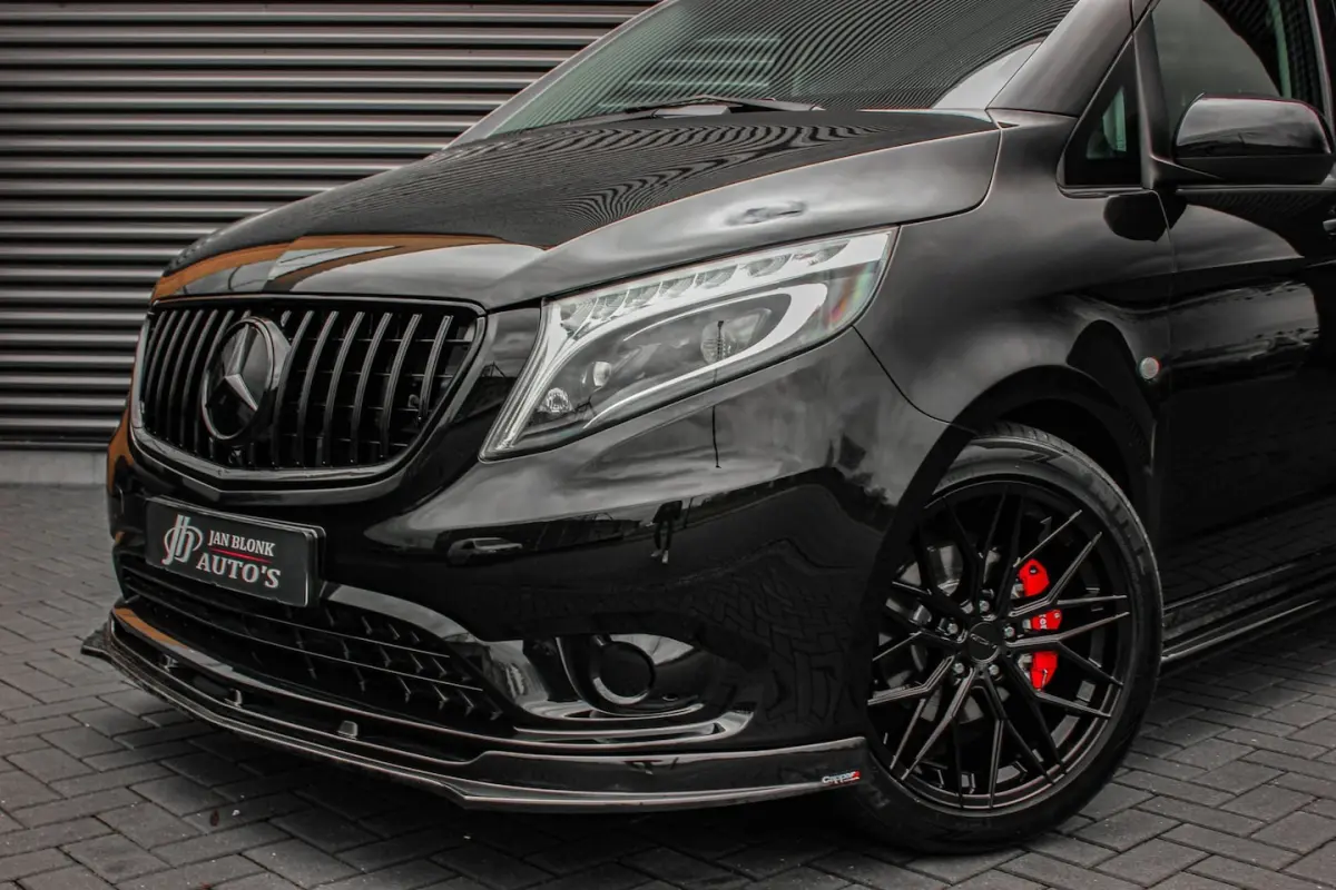 225PK EXTRA LANG JB- EDITION FULL BLACK / AMG / SPOILER / VERLAGINGSVEREN / NAVIGATIE / SI