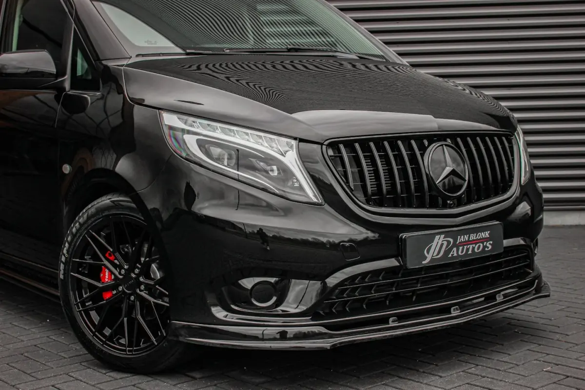 225PK EXTRA LANG JB- EDITION FULL BLACK / AMG / SPOILER / VERLAGINGSVEREN / NAVIGATIE / SI