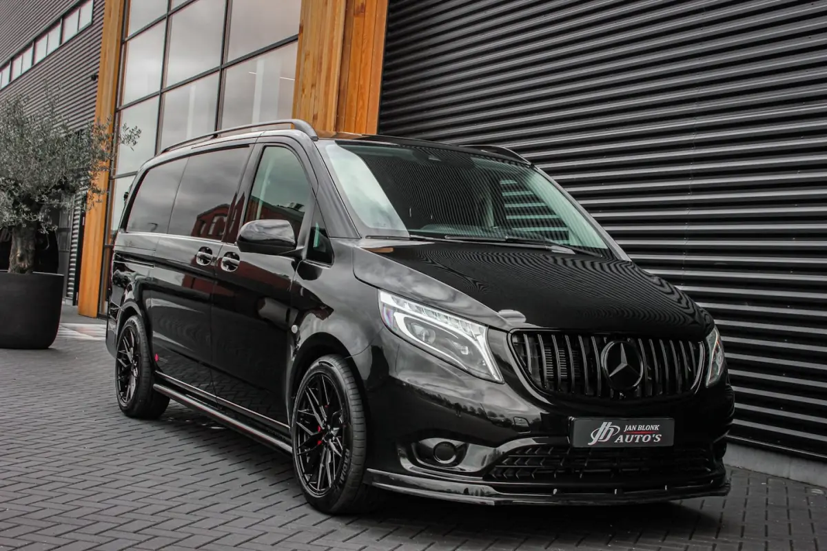 225PK EXTRA LANG JB- EDITION FULL BLACK / AMG / SPOILER / VERLAGINGSVEREN / NAVIGATIE / SI