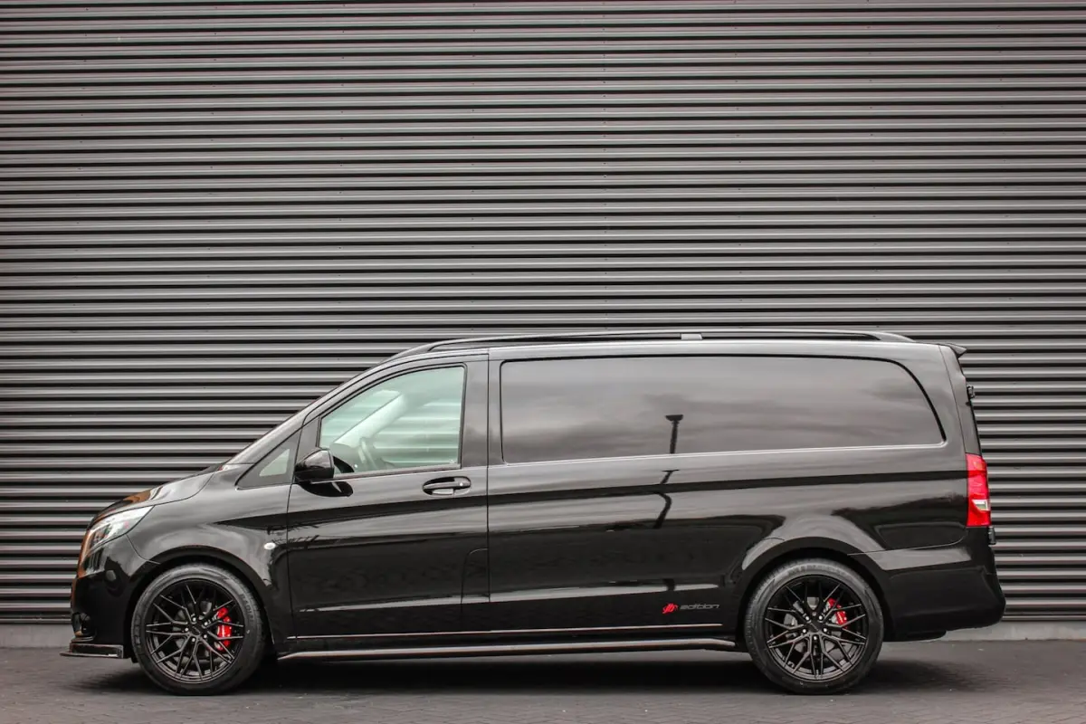 225PK EXTRA LANG JB- EDITION FULL BLACK / AMG / SPOILER / VERLAGINGSVEREN / NAVIGATIE / SI