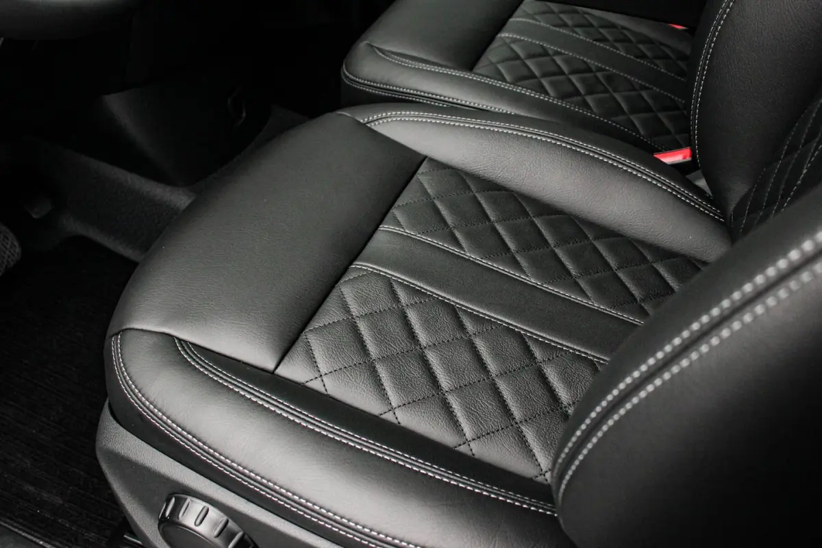 225PK EXTRA LANG JB- EDITION FULL BLACK / AMG / SPOILER / VERLAGINGSVEREN / NAVIGATIE / SI