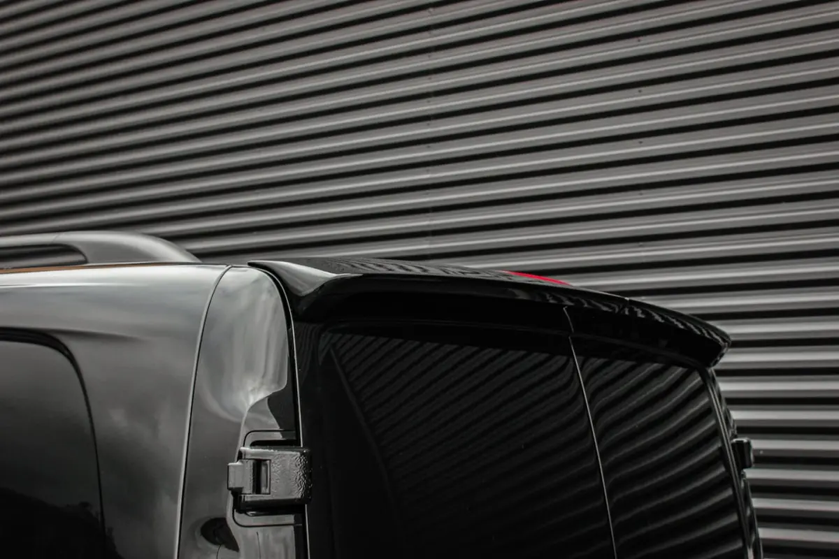 225PK EXTRA LANG JB- EDITION FULL BLACK / AMG / SPOILER / VERLAGINGSVEREN / NAVIGATIE / SI