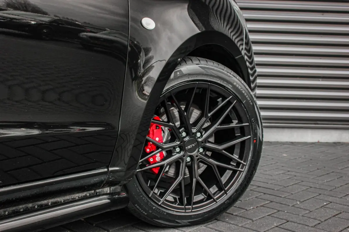 225PK EXTRA LANG JB- EDITION FULL BLACK / AMG / SPOILER / VERLAGINGSVEREN / NAVIGATIE / SI