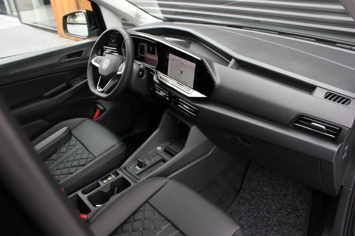 2.0 TDI 122PK DSG JB- EDITION / MAXTRON / SIDE- BARS / VERLAGING / ELEK- PAKKET / PDC / CA