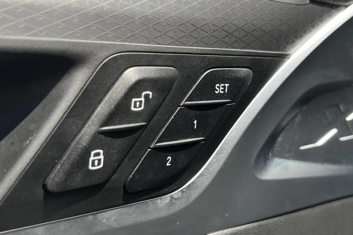High Executive 80 kWh PANO | MEMORY | KEYLESS | DRIVING ASS. PROF | CAMERA | LEDER | CARPL