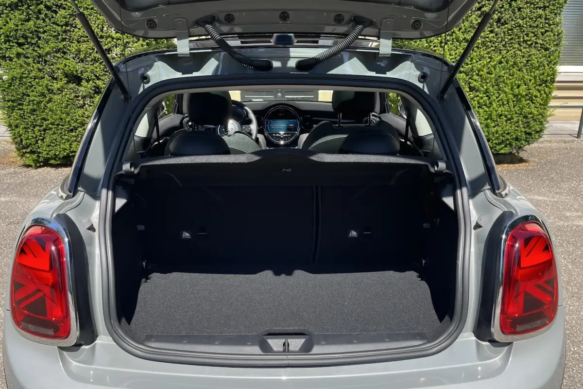 Classic 33 kWh PANO | H&K | CAMERA | CARPLAY | KEYLESS | HALF LEDER