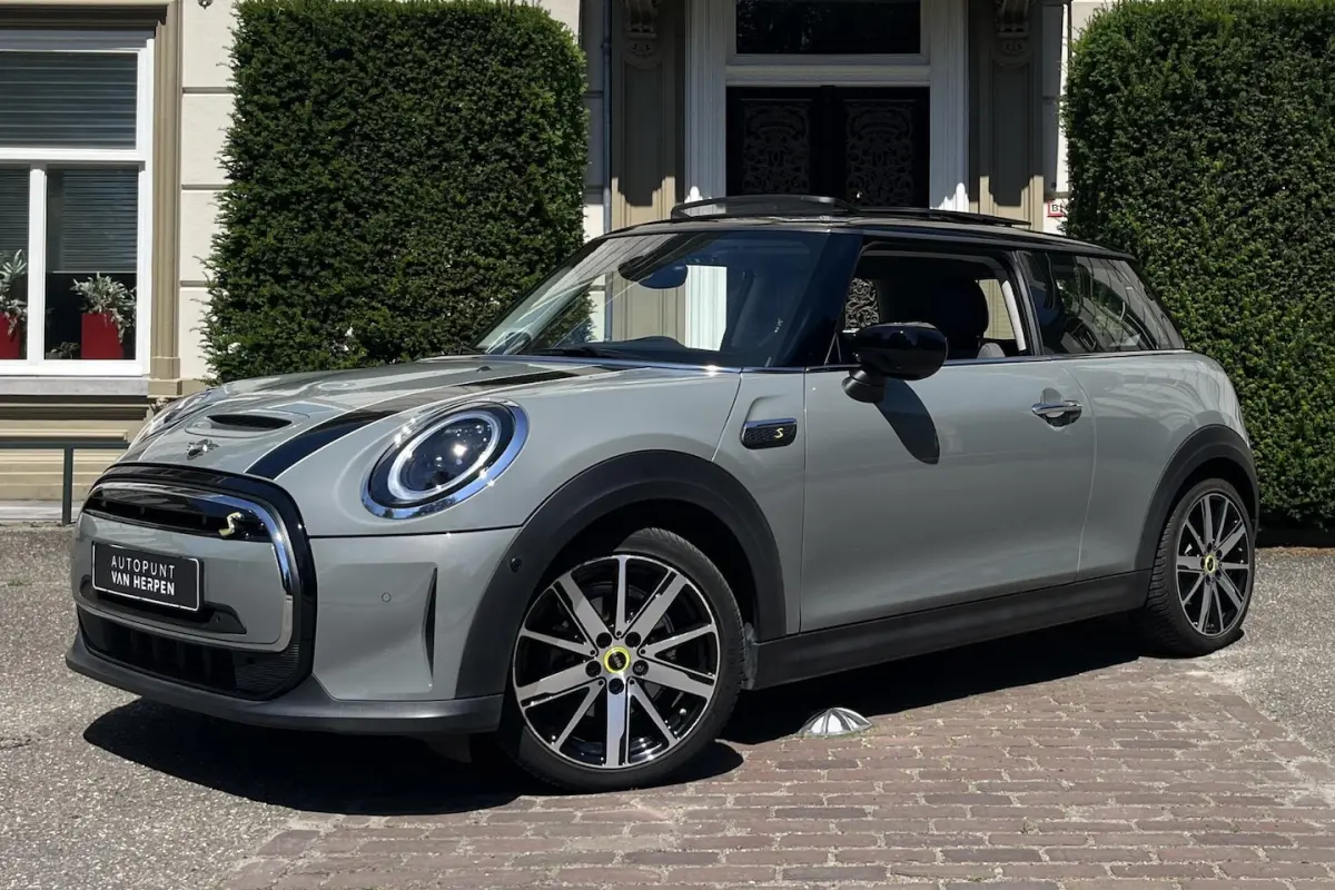 Classic 33 kWh PANO | H&K | CAMERA | CARPLAY | KEYLESS | HALF LEDER