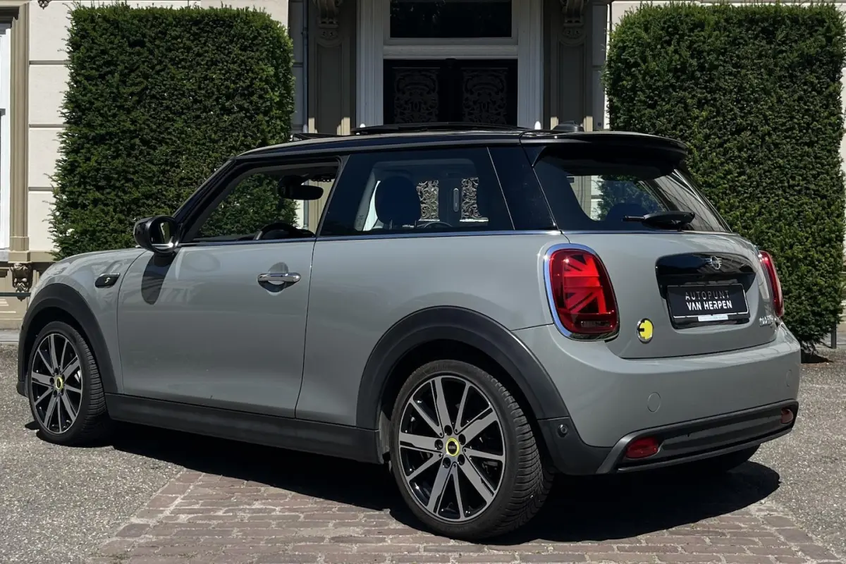 Classic 33 kWh PANO | H&K | CAMERA | CARPLAY | KEYLESS | HALF LEDER