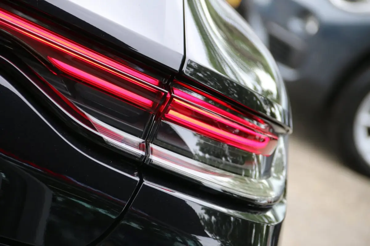 2.9 4 E-Hybrid DEALER OND. 5-PERS. NP 165.000, -