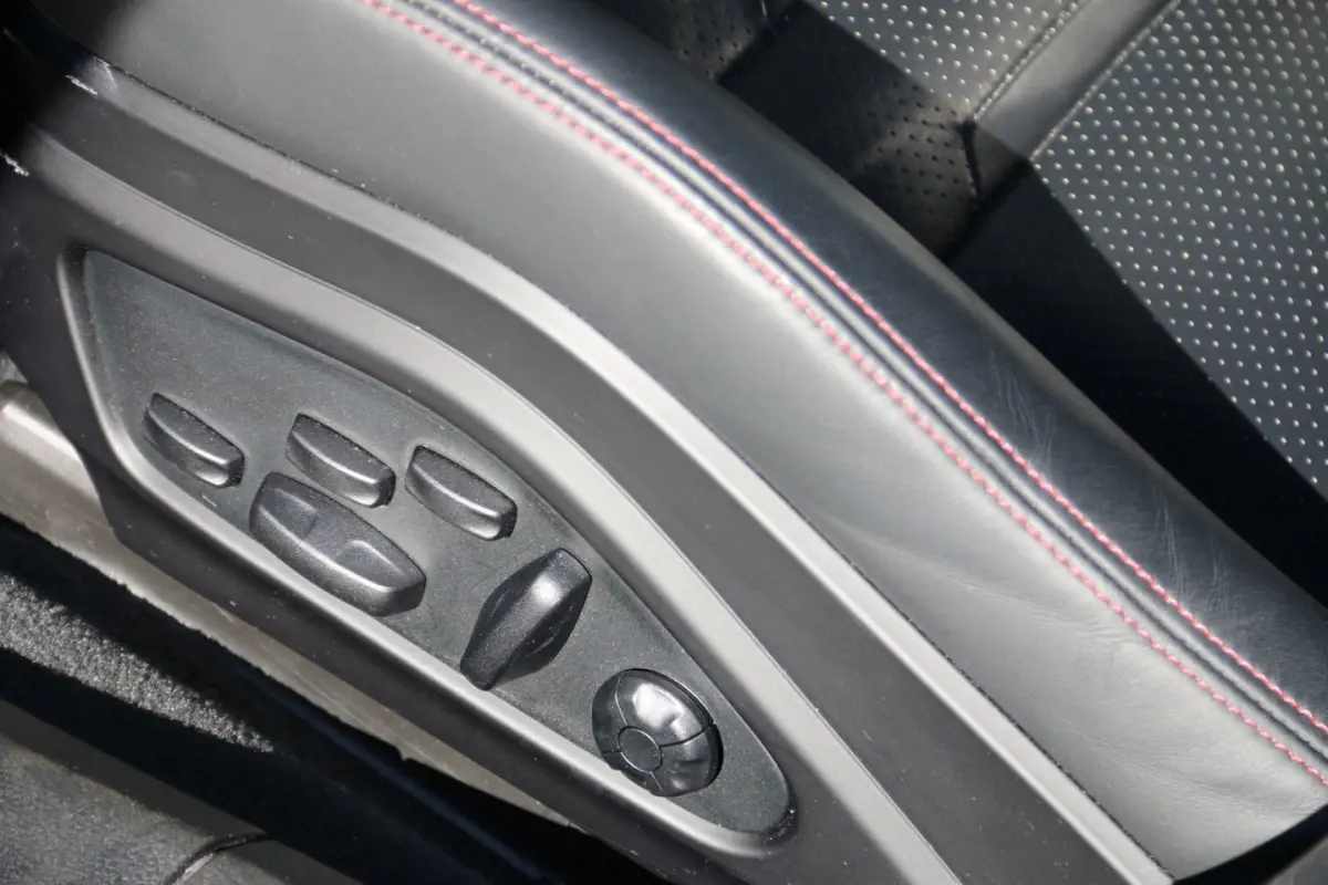 2.9 4 E-Hybrid DEALER OND. 5-PERS. NP 165.000, -