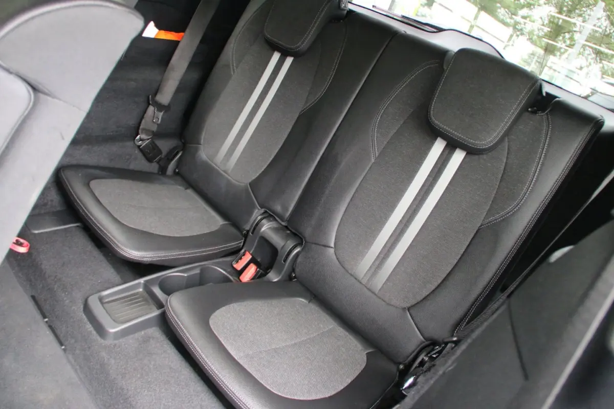 218i Executive 7PERS DEALER ONDH TREKHAAK