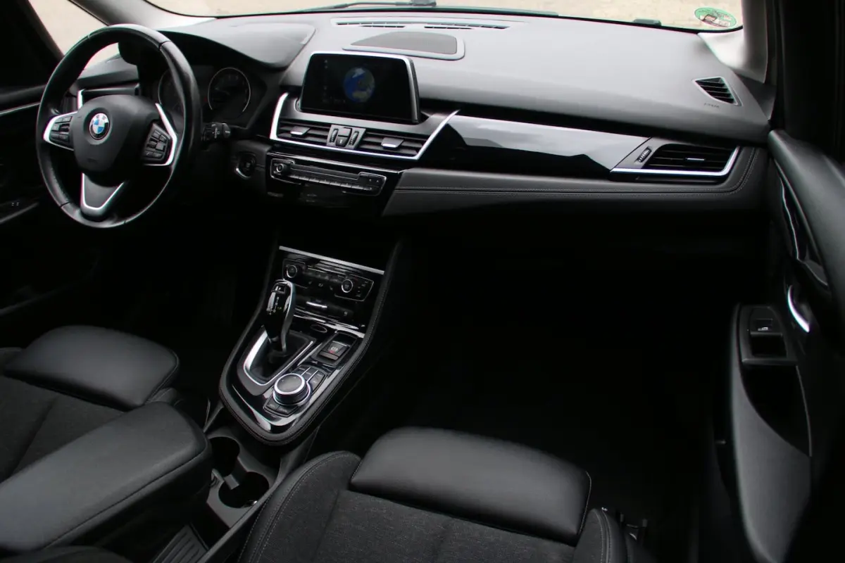 218i Executive 7PERS DEALER ONDH TREKHAAK