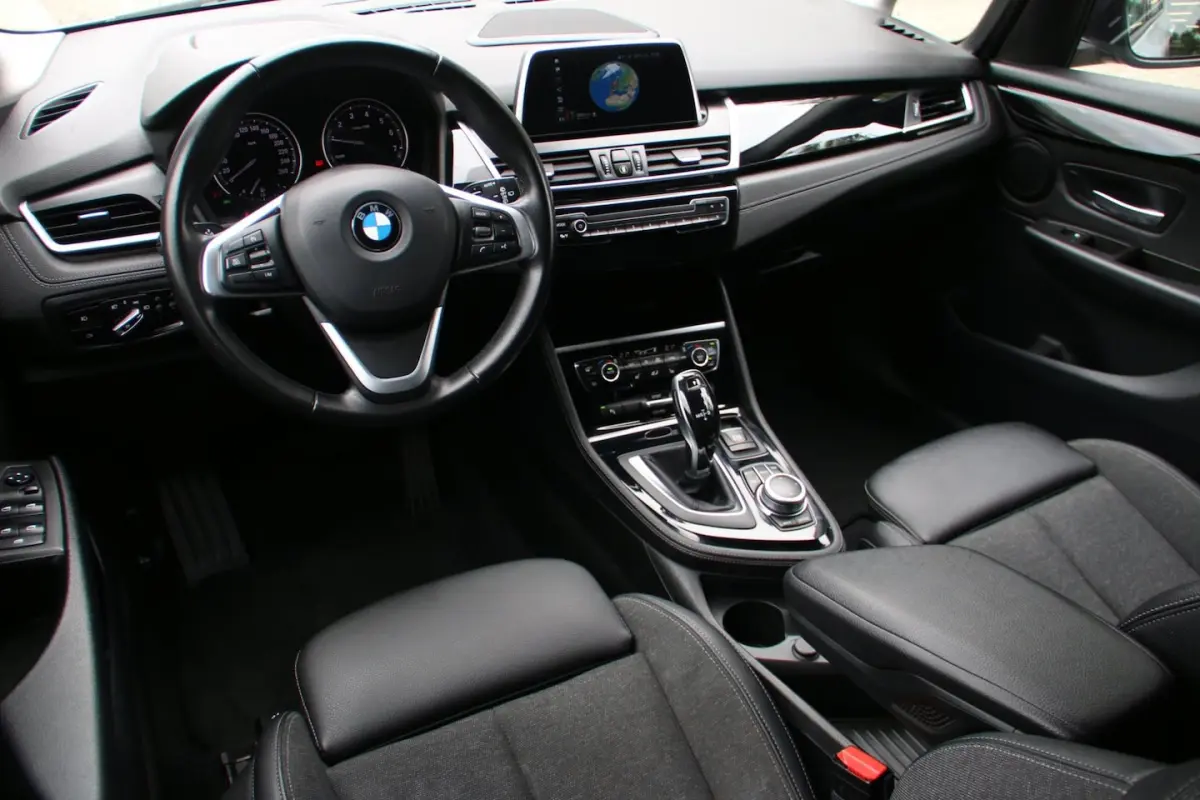 218i Executive 7PERS DEALER ONDH TREKHAAK