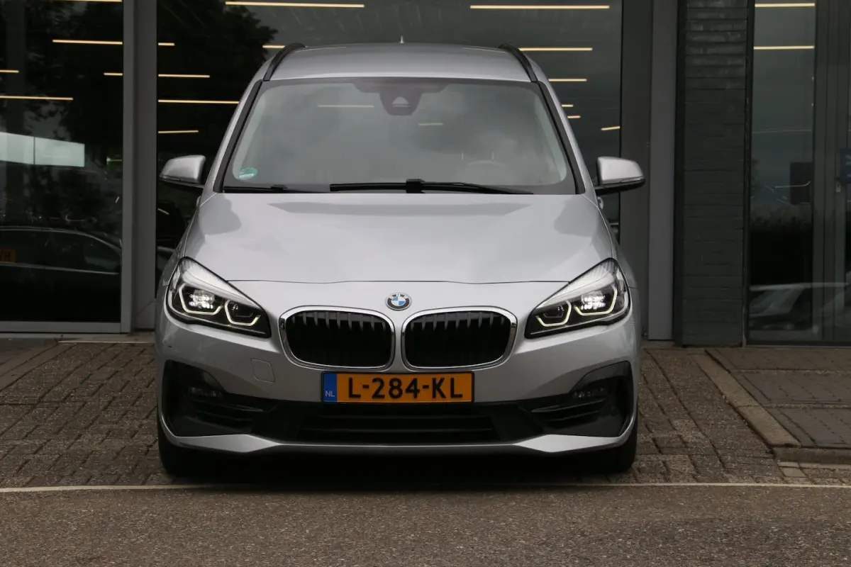 218i Executive 7PERS DEALER ONDH TREKHAAK