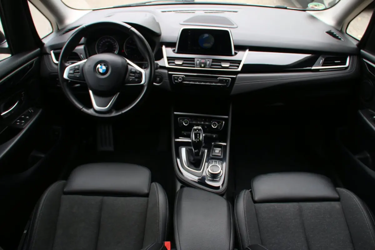 218i Executive 7PERS DEALER ONDH TREKHAAK