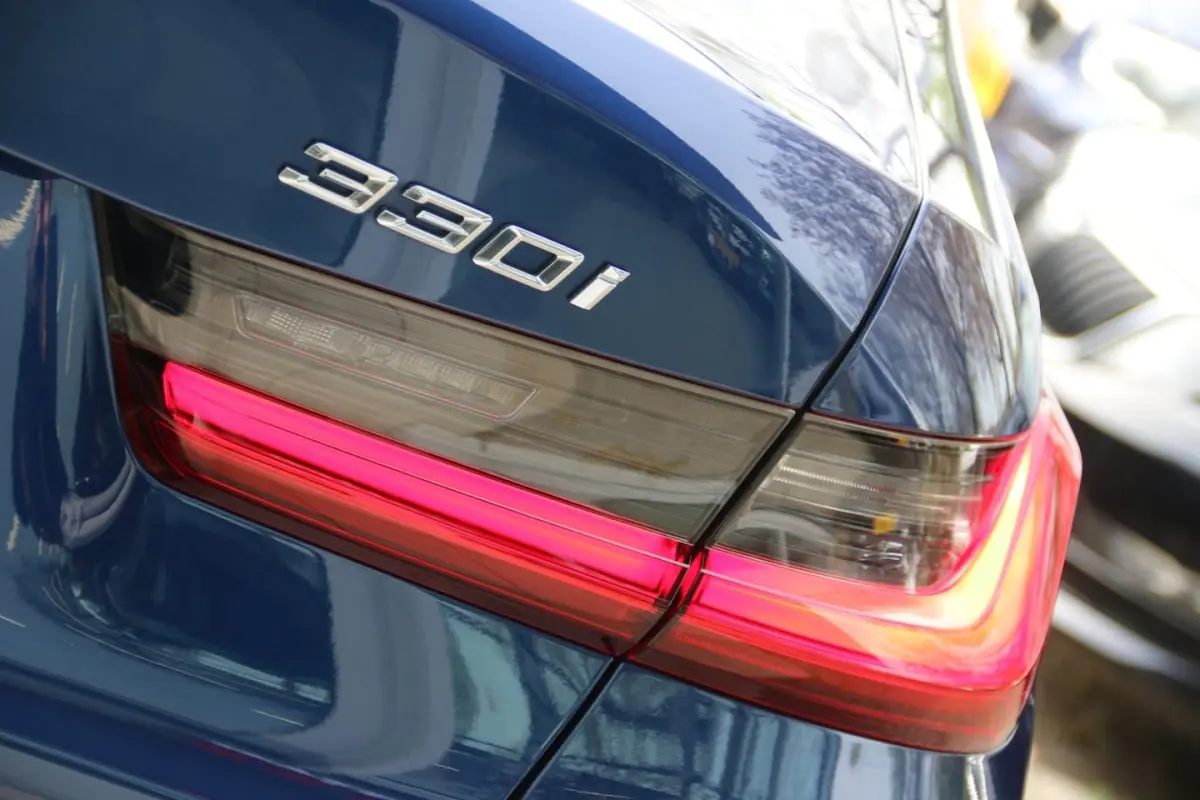 330i Executive