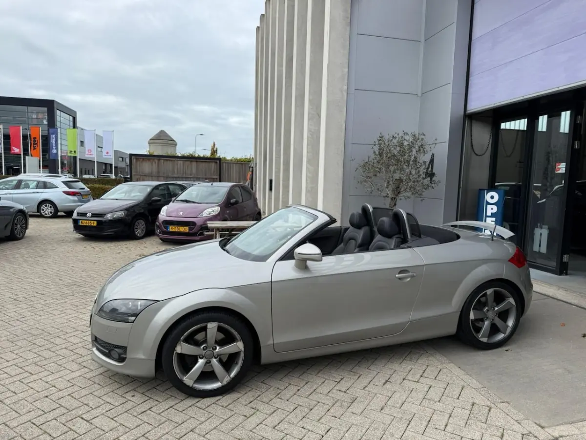 Audi TT Roadster 2010 Benzine Handgeschakeld leasen