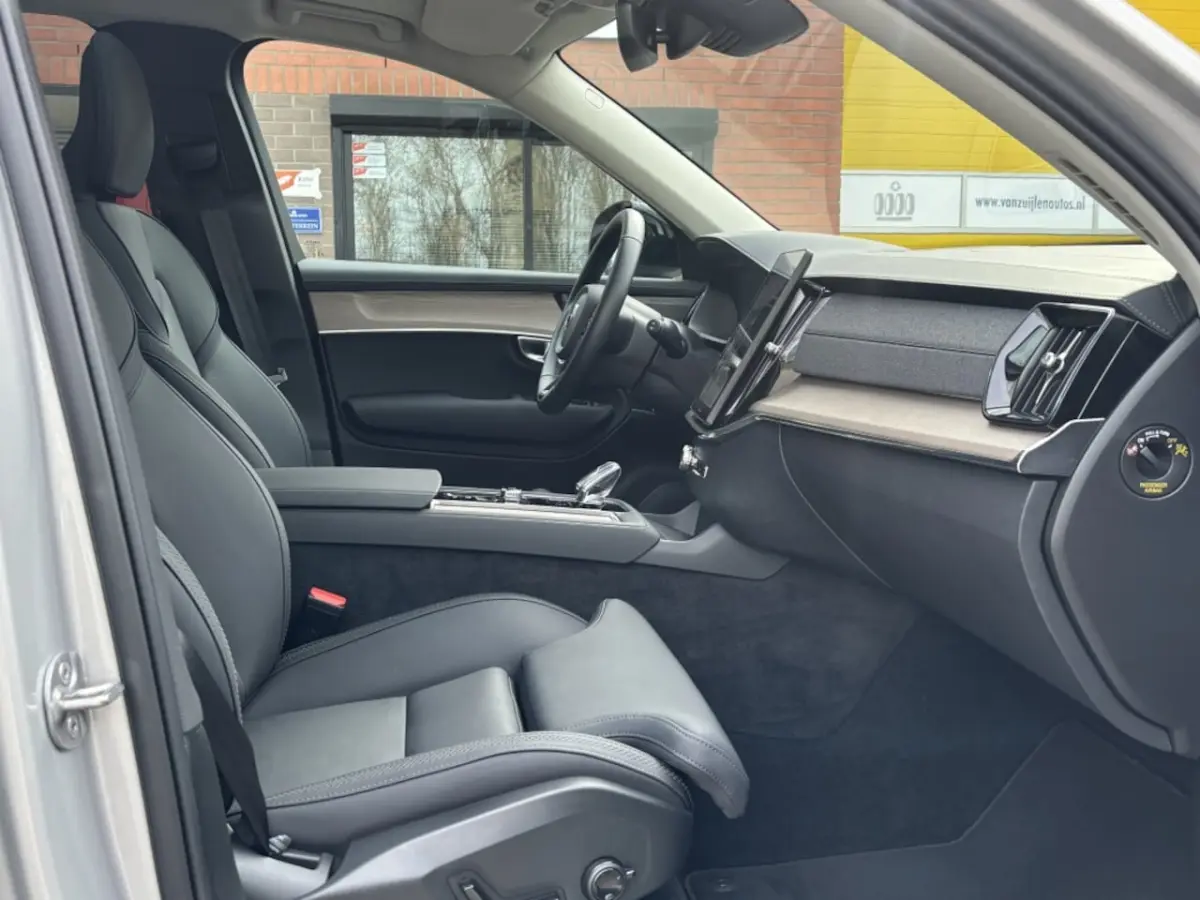 T8 AWD Facelift Dark Four-C Panorama 21" 360Â° BTW