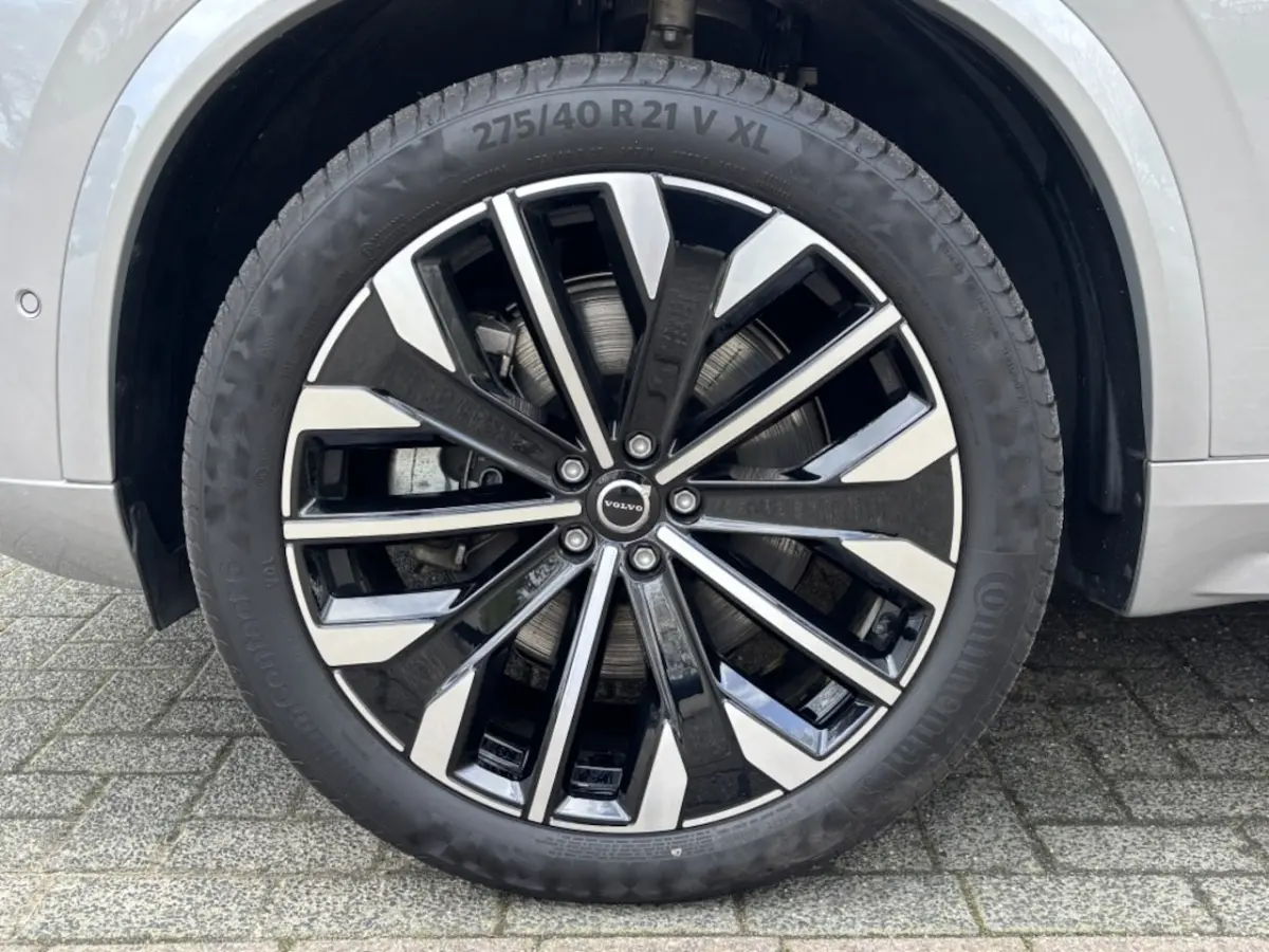 T8 AWD Facelift Dark Four-C Panorama 21" 360Â° BTW