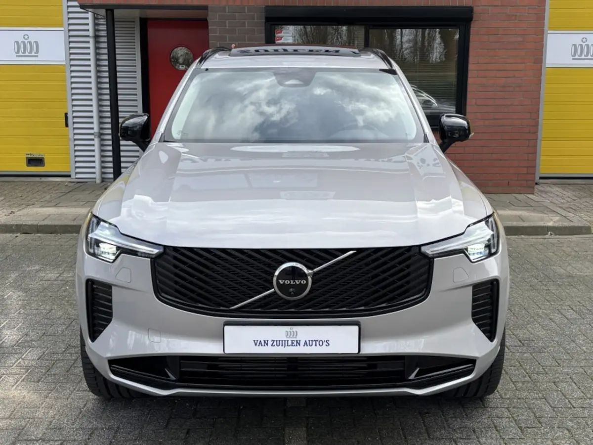 T8 AWD Facelift Dark Four-C Panorama 21" 360Â° BTW