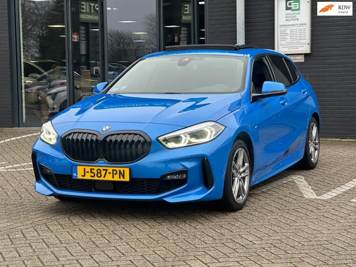 118i Executive Edition/PANO-DAK/NAVI/CARPLAY/LED/NL AUTO NAP