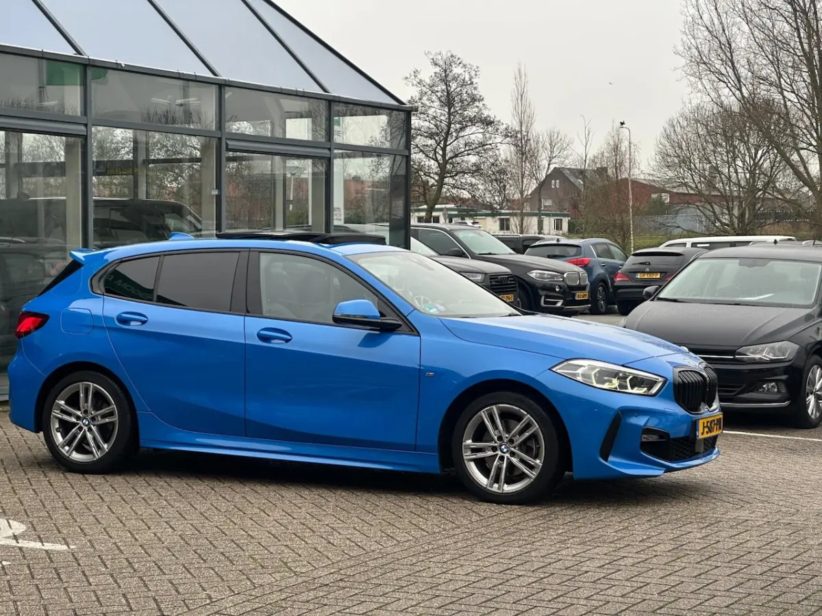 118i Executive Edition/PANO-DAK/NAVI/CARPLAY/LED/NL AUTO NAP