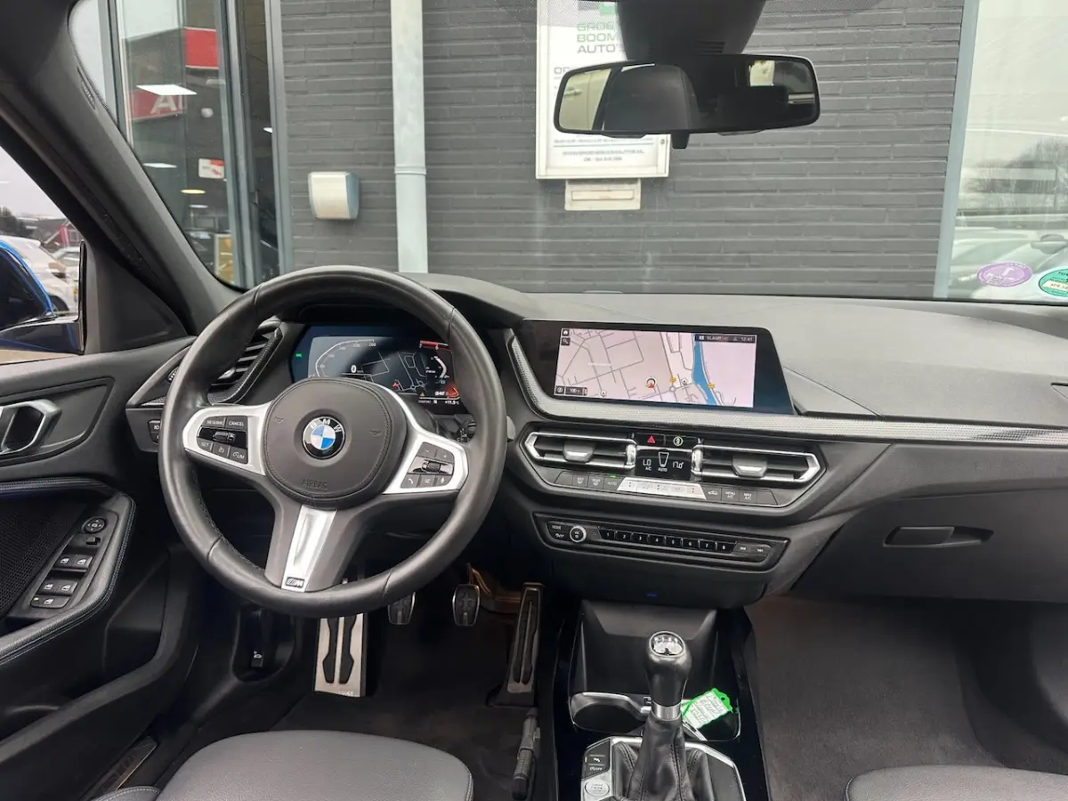 118i Executive Edition/PANO-DAK/NAVI/CARPLAY/LED/NL AUTO NAP