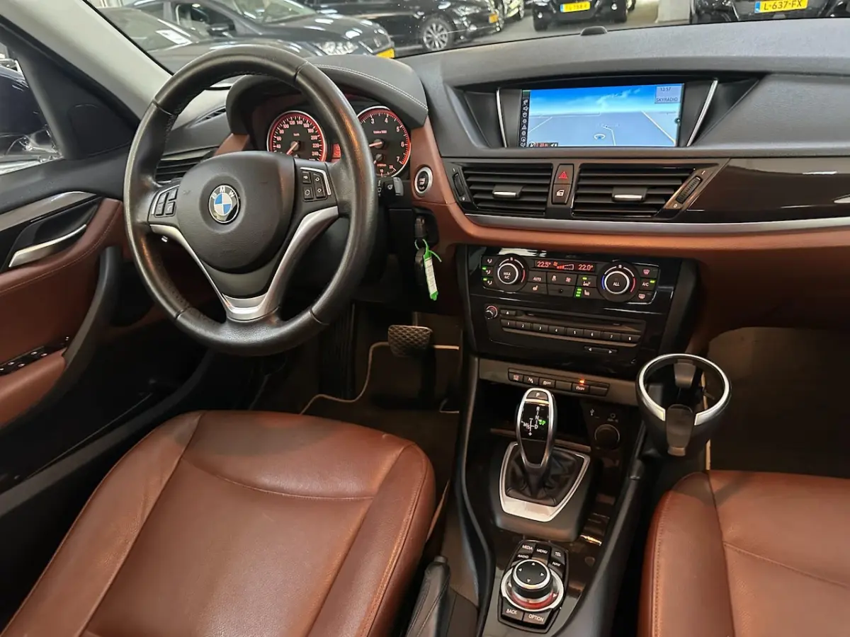 SDrive20i High Executive/NAVI/LEDER/XENON/NL-AUTO NAP/NETTE STAAT