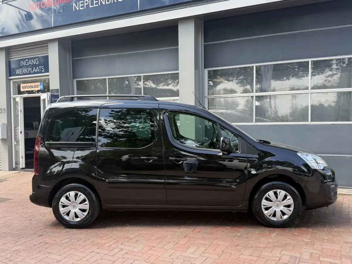 1.2 PureTech Active 6-2018 â¢ 81 kW / 110 PK â¢ Benzine â¢ Handgeschakeld â¢ Trekhaak | Panora