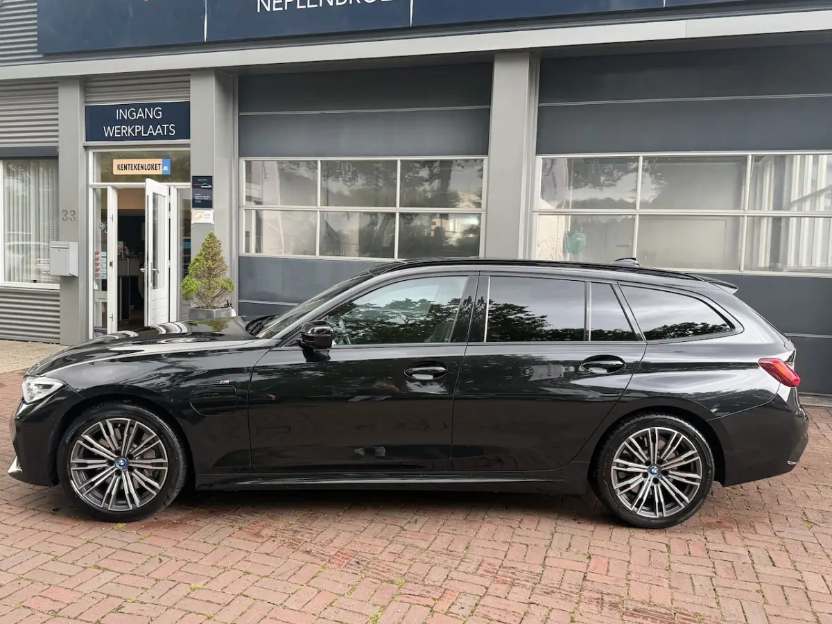 330e Business Edition Plus Bj 2022 292PK | M-pakket | Full led | Carplay | Trekhaak wegkla