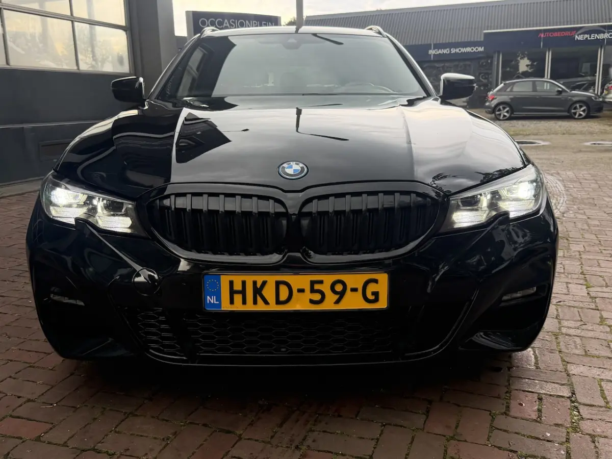 330e Business Edition Plus Bj 2022 292PK | M-pakket | Full led | Carplay | Trekhaak wegkla