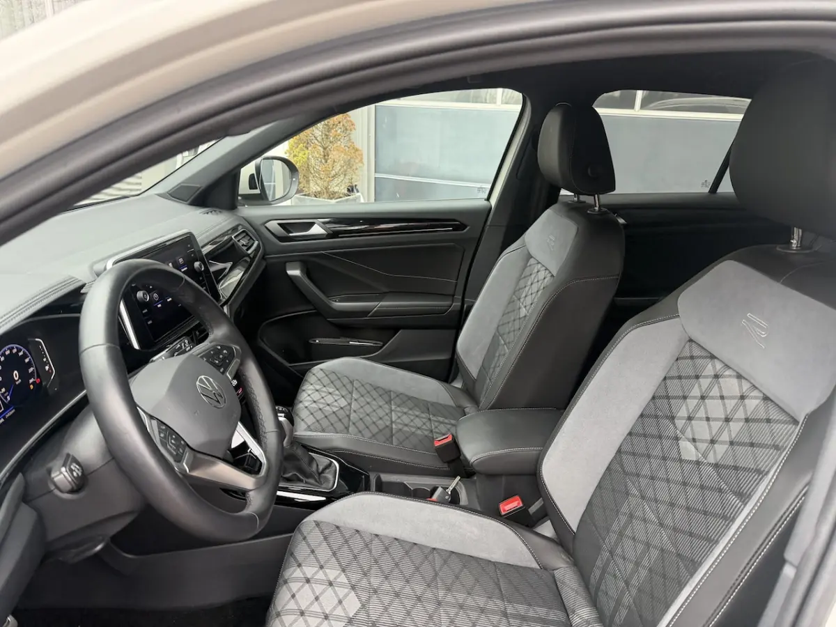 1.5 TSI R-Line Dealer onderhouden 2024 km 24.000 Nap 1e eigenaar
