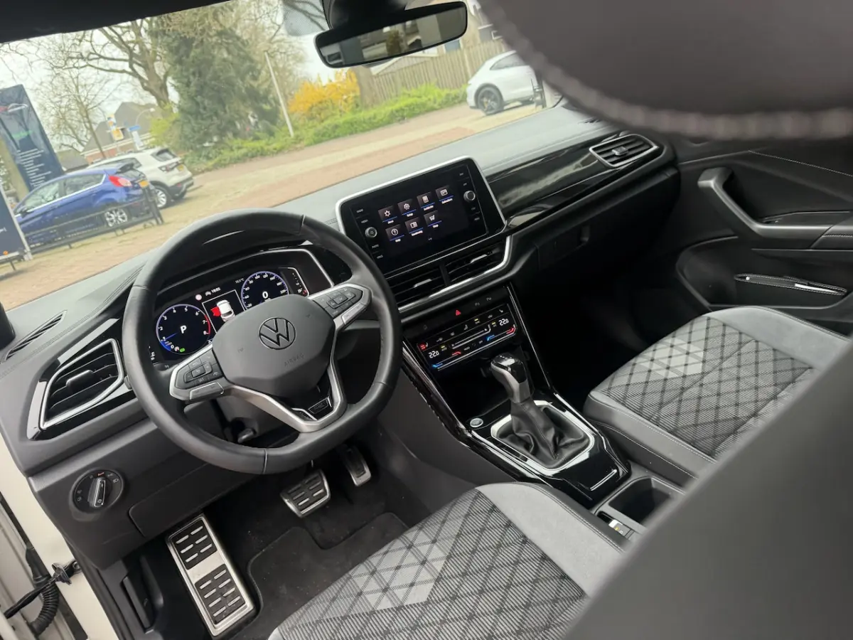 1.5 TSI R-Line Dealer onderhouden 2024 km 24.000 Nap 1e eigenaar