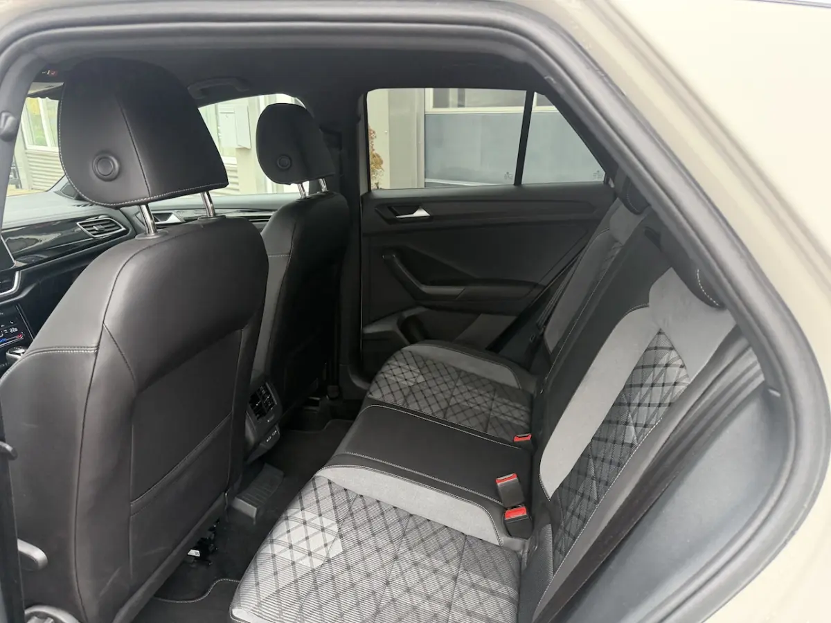 1.5 TSI R-Line Dealer onderhouden 2024 km 24.000 Nap 1e eigenaar