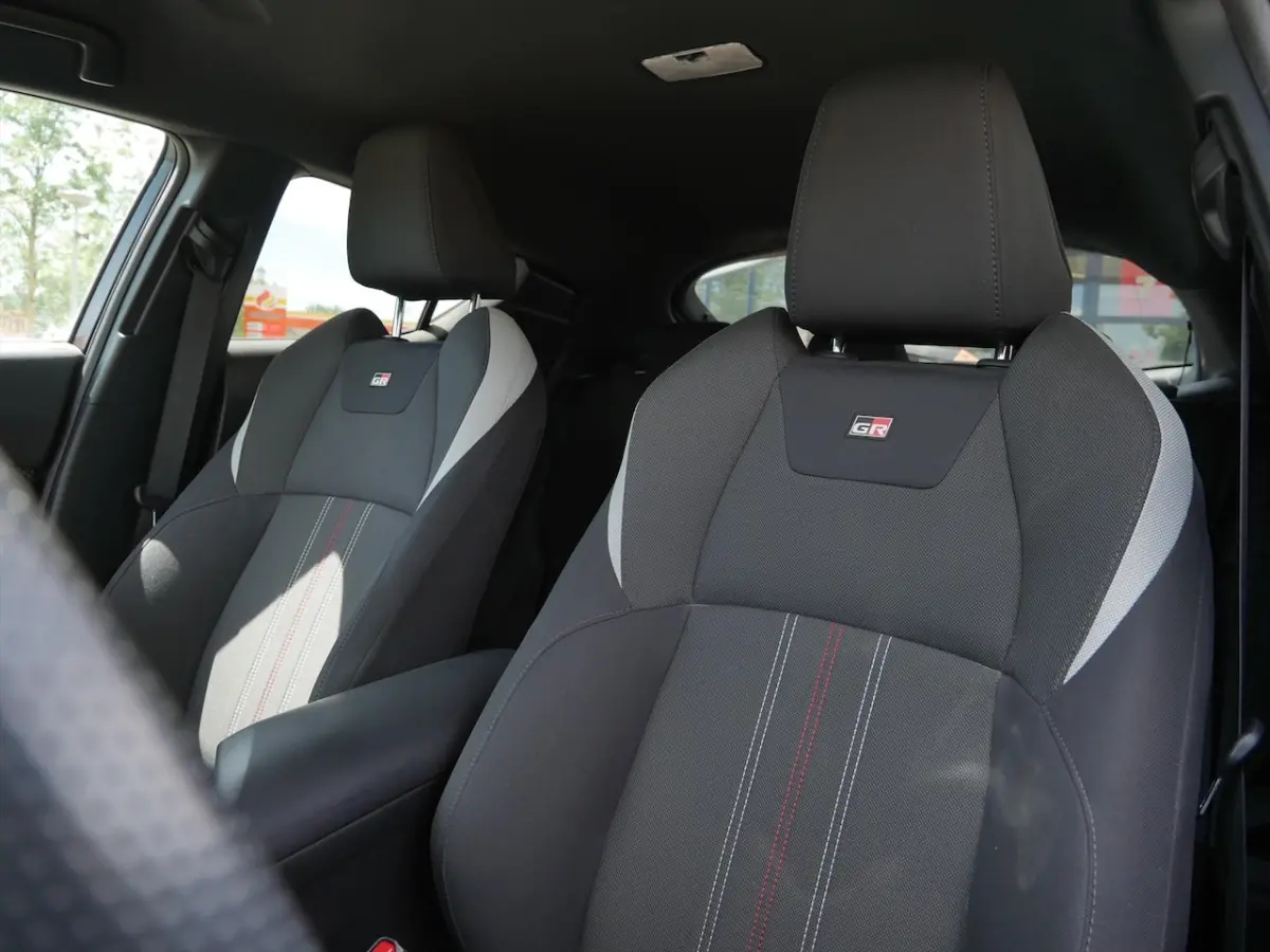 1.8 Hybrid 122pk CVT GR-Sport Two-Tone | Camera | CarPlay | 19"inch |