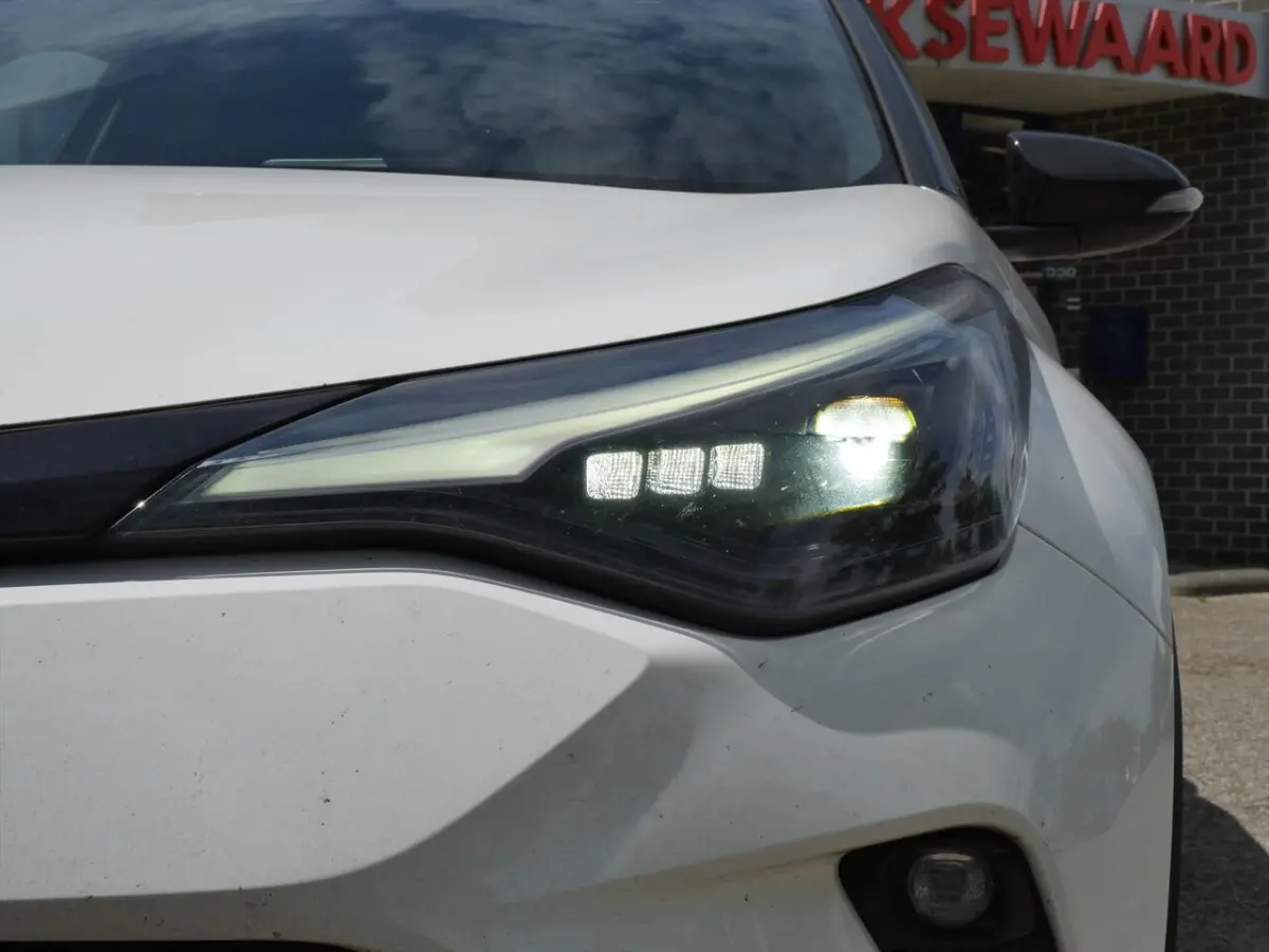 1.8 Hybrid 122pk CVT GR-Sport Two-Tone | Camera | CarPlay | 19"inch |