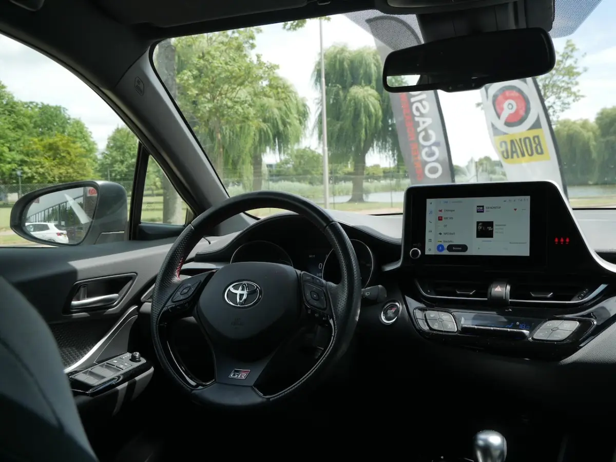 1.8 Hybrid 122pk CVT GR-Sport Two-Tone | Camera | CarPlay | 19"inch |