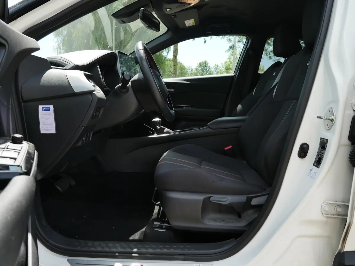 1.8 Hybrid 122pk CVT GR-Sport Two-Tone | Camera | CarPlay | 19"inch |