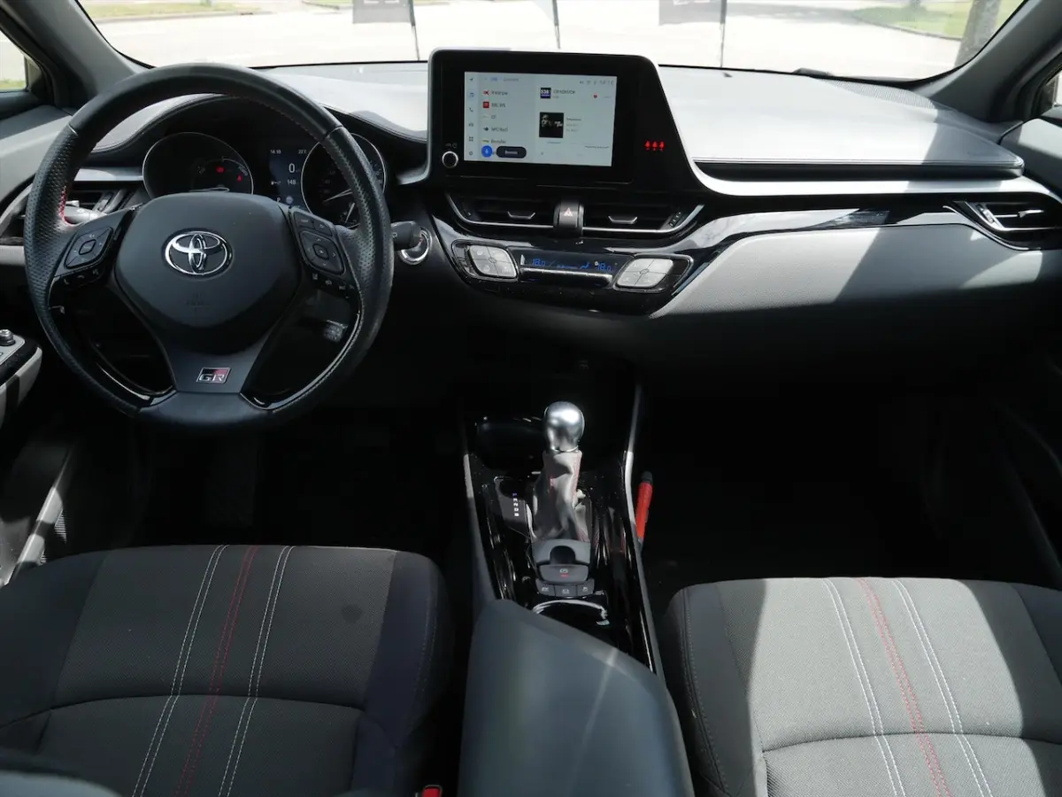 1.8 Hybrid 122pk CVT GR-Sport Two-Tone | Camera | CarPlay | 19"inch |