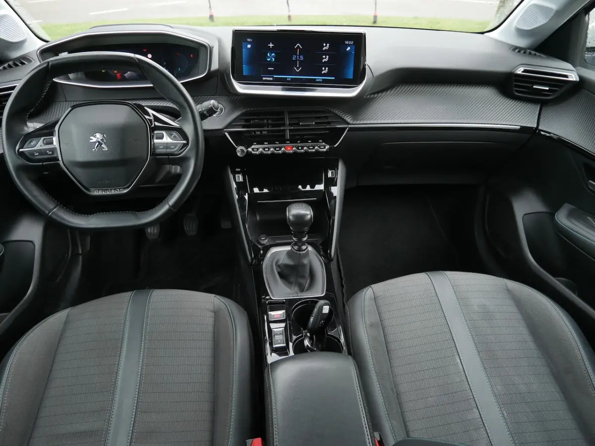 1.2 PureTech 100pk Allure Pack | Carplay | Keyless | Camera |