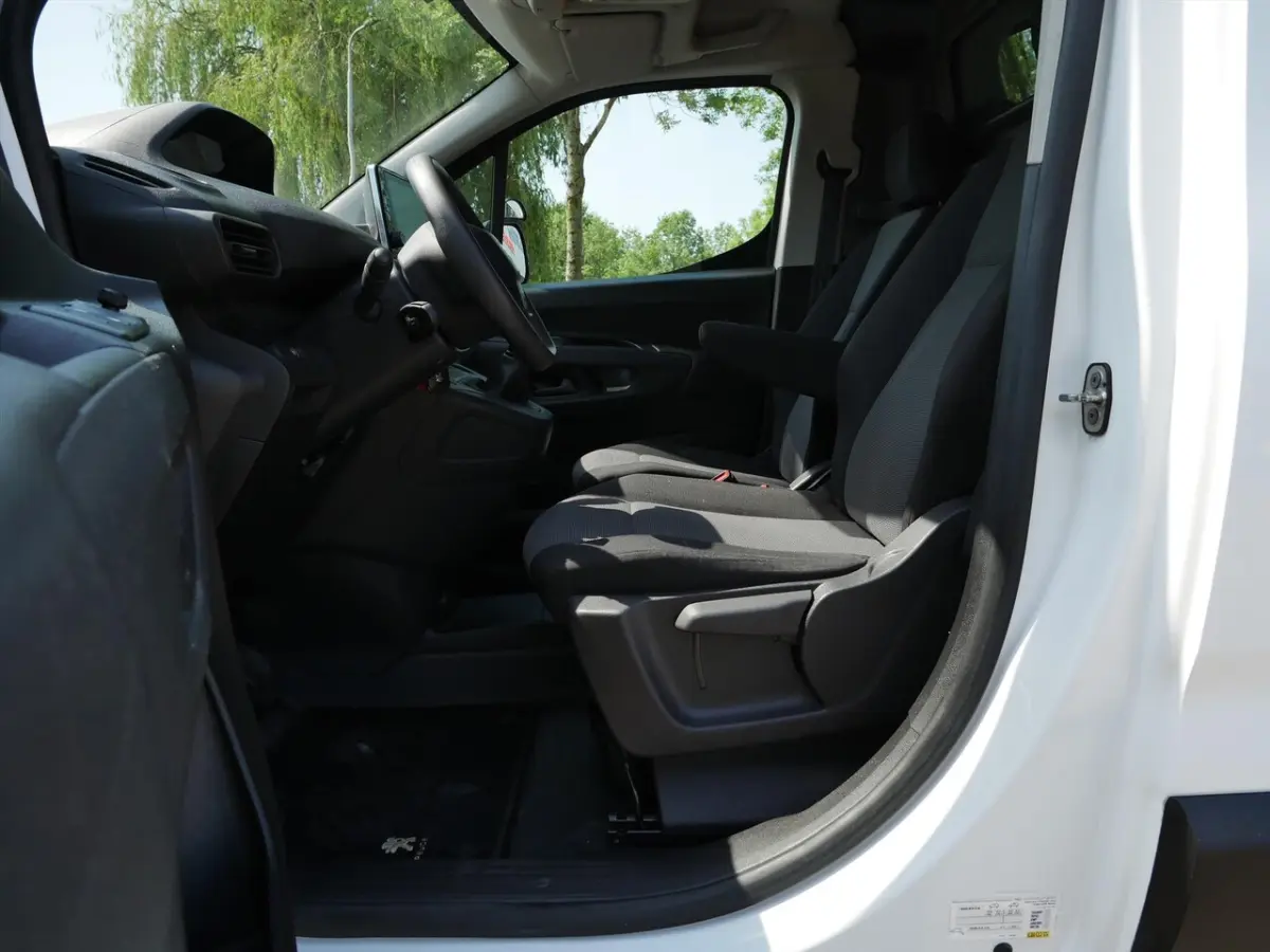 1.6 BlueHDi 75pk 650kg Premium | Airco | Carplay | PDC |